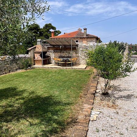 Holiday Home Stancija Becic Mugeba Bagian luar foto
