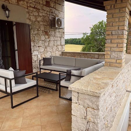 Holiday Home Stancija Becic Mugeba Bagian luar foto