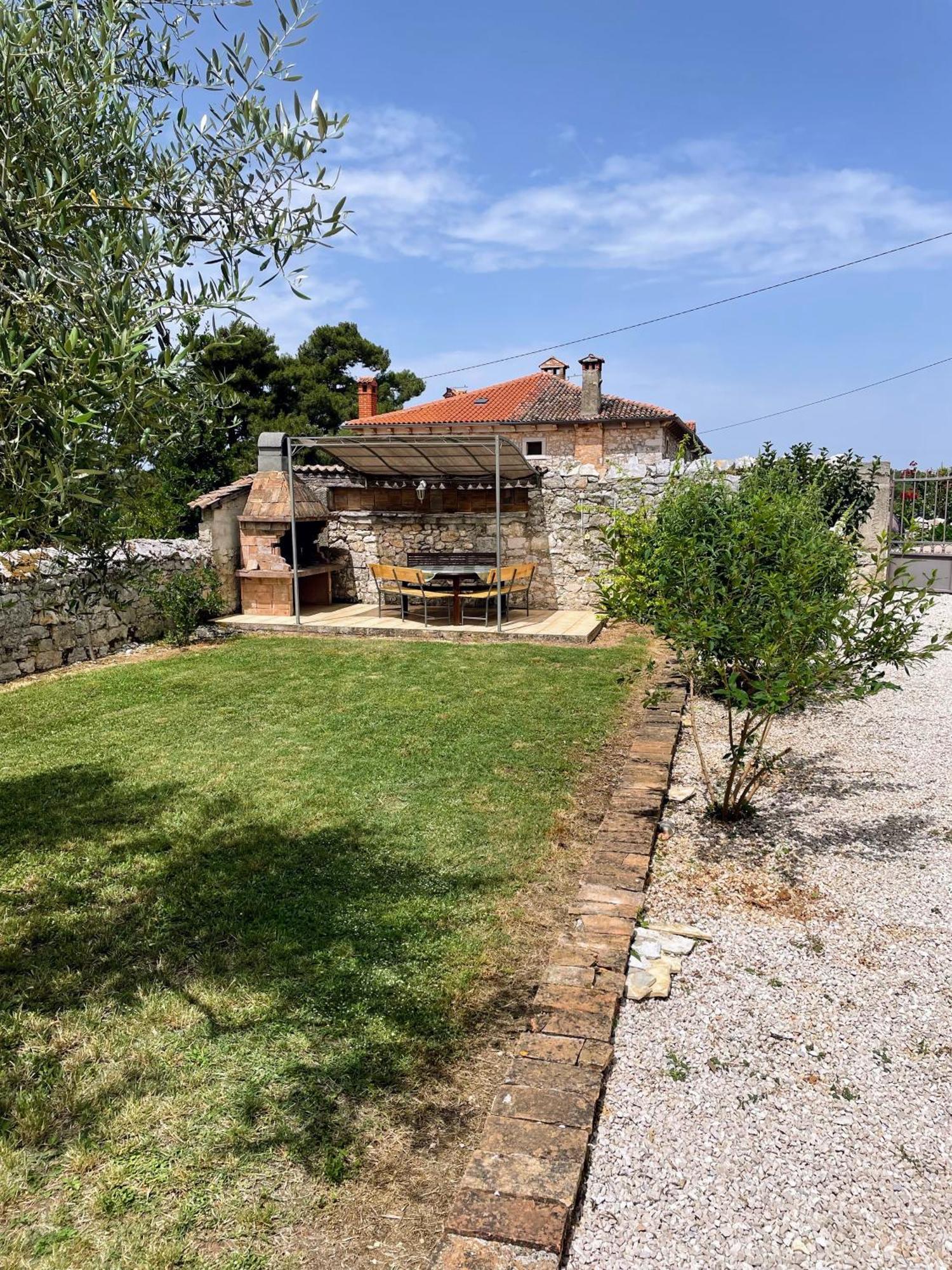 Holiday Home Stancija Becic Mugeba Bagian luar foto