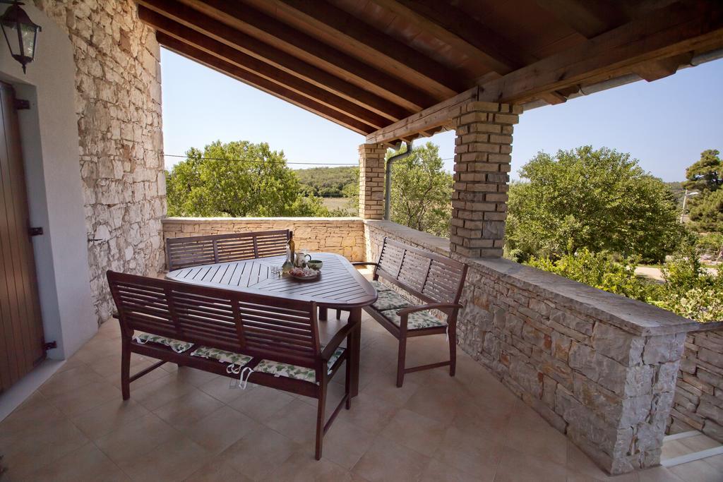 Holiday Home Stancija Becic Mugeba Bagian luar foto