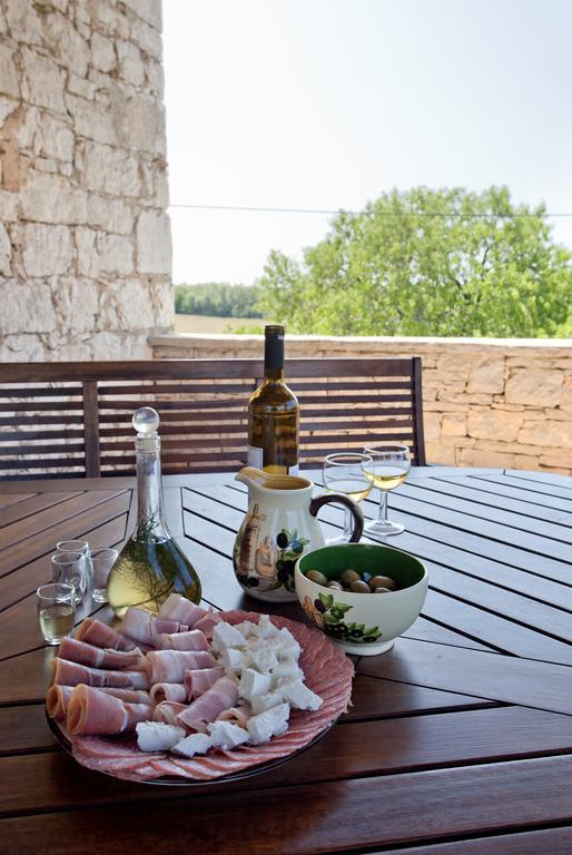 Holiday Home Stancija Becic Mugeba Bagian luar foto